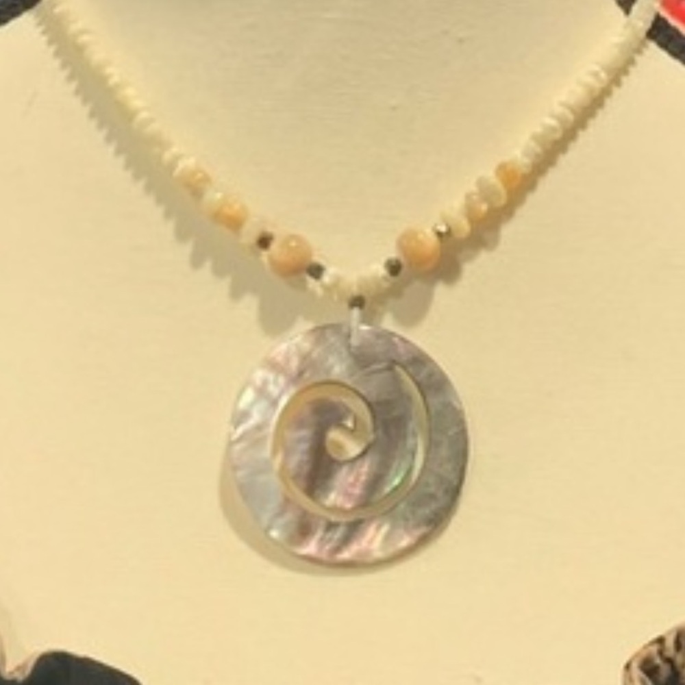 Elegant Shell Pendant Necklace